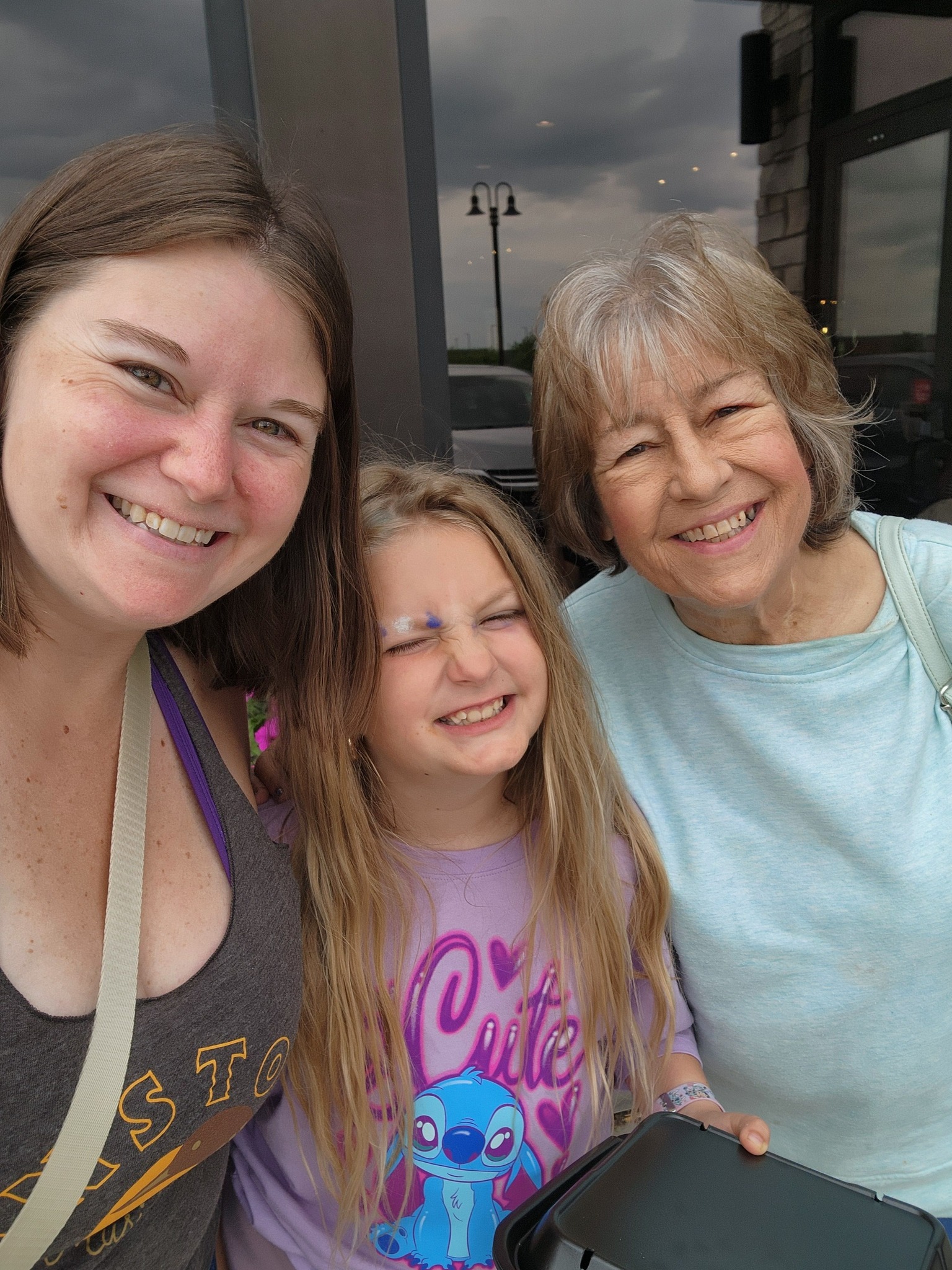 Impromtu lunch dates are my favorite! 

Last week, I was able to celebrate my niece's last day of school with a delicious lunch at a new-to-us restaurant. Days like this make my heart happy 🥰 

What made your heart happy last week?